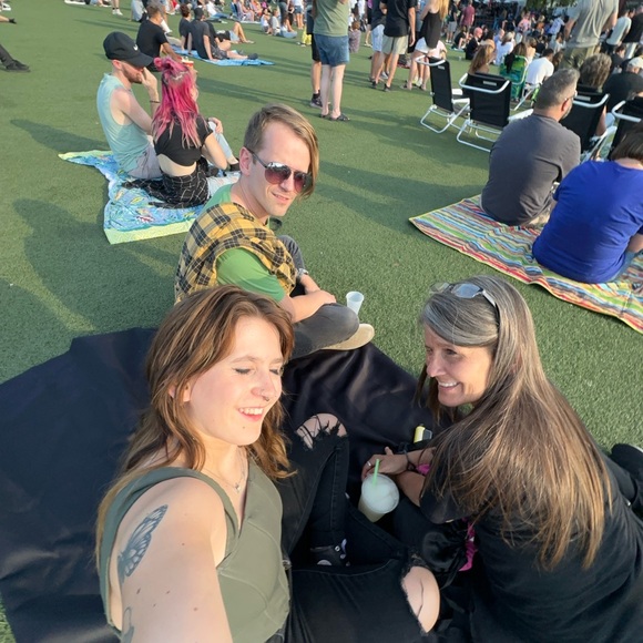 Hannah’’s live flyer - Picture 2 of 5